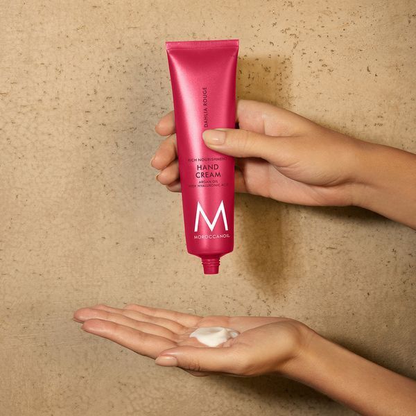Косметичний засіб Moroccanoil Dahlia Rouge Hand Cream, 101 мл КОСМ03668 фото